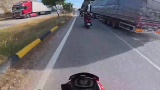 Korna çalınmasına sinirlendi, tırı motosikletlerin üzerine sürdü