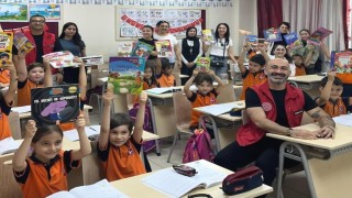 Köşk MYO öğrencileri 100. Yıl Atatürk İlkokuluna kitap bağışında bulundu