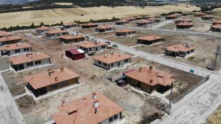 Köy konutlarında yaşam başladı: Çadırlarda, konteynerlerde yaşadık ama şimdi evlerimizdeyiz