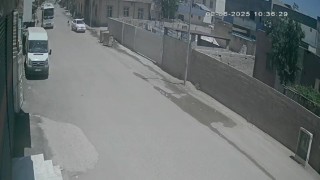Küçük çocuğa çarpan vicdansız sürücü olay yerinden kaçtı