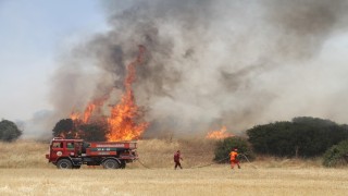 Kulada makilik alanda çıkan yangında soğutma çalışmaları sürüyor