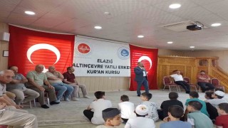 Kuran kursunda karne ve ödül sevinci