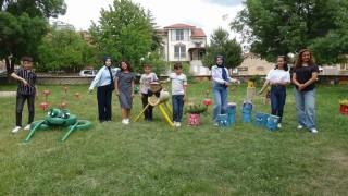 Kuruçay Ortaokulu bahçesi öğretmen ve öğrencilerin emeğiyle güzelleşti