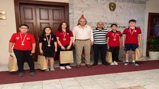 Kuşadasında başarılı sporcular Kaymakam Keklik ile görüştü