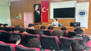 Kütahyada Araştırma Görevlisi Hidayet Pütün öğrencilerle buluştu