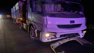 Kütahyada tır, otomobile çarptı: 4 yaralı