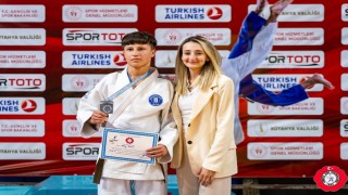 Kütahyalı sporcu Altay Gönenden gururlandıran başarı