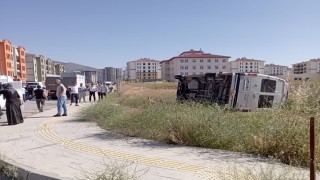 Malatyada minibüs devrildi: 4 kişi yaralandı