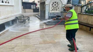 Manavgat Belediyesinden bayram öncesi cami temizliği