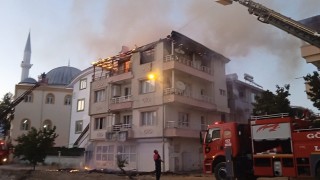 Mangal ateşi evi yaktı