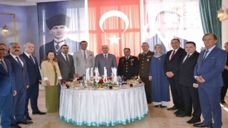 Manisada resmi bayramlaşma töreni yapıldı