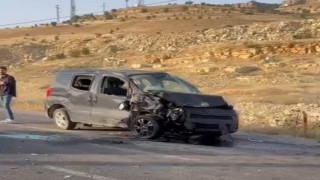 Mardinde kamyonet ile cip çarpıştı: 9 yaralı