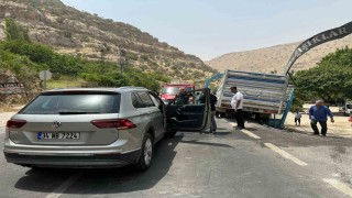 Mardinde SUV ile kamyonet çarpıştı: 6 yaralı