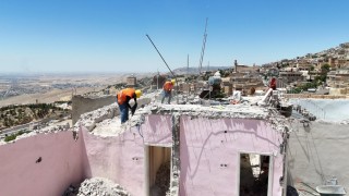 Mardinde tarihi silueti bozan yapıların yıkımına devam ediliyor