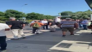 Marmarayda çıkan yol tarifi kavgasında yumruklar havada uçuştu