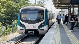 Marmarayda raylara atlayan kişi intihar etti