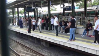 Marmarayda teknik arıza: Yolcular aktarma yaparak seyahat etti
