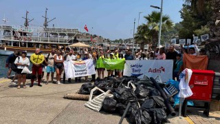 Marmaris koylarında çevre temizliği sürüyor