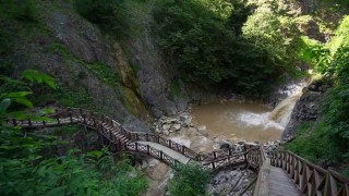 Mavi Gölde turizm sezonu başlamadan bitti: Sodalı göl çamura döndü