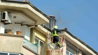 Menteşede apartman bacasında çıkan yangın paniğe neden oldu