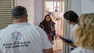 Mersin Büyükşehir Belediyesi, yaşlı vatandaşlara evlat sevgisi ile destek oluyor