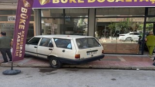 Mersinde araçlar iş yerlerine daldı