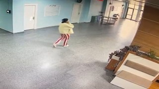 Mezarlıkta ölü bulunan bebeğin annesi ile hastaneden çıkış anları ortaya çıktı