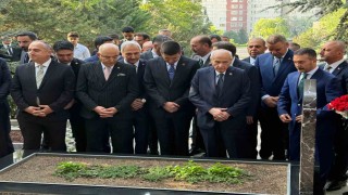 MHP Genel Başkanı Bahçeli, Alparslan Türkeşin kabrini ziyaret etti