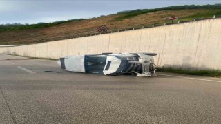 Minibüsün devrilmesi sorucu 10 kişi yaralandı