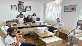 Minik yürekler harçlıklarını Gazze için topladı