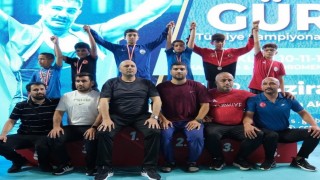 Minikler Güreş Şampiyonasında Kartepeden 5 sporcu dereceye girdi