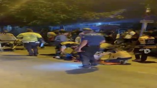 Motorsiklet yayalara çarptı: 1i çocuk, 3 yaralı