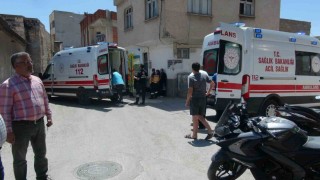 Motosiklet ile hafif ticari araç çarpıştı: 2 yaralı