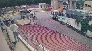 Motosiklet önce otomobile, ardından da duvara çarptı