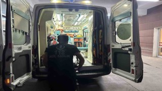 Motosiklet yayaya çarptı: 1i ağır 2 yaralı