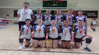 Muğla Büyükşehirin Voleybol takımlarından çifte başarı