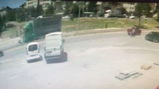 Nakliye kamyonu yayaya çarptı: 1 kişi ağır yaralı