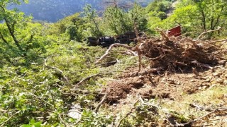 Nallıhanda freni boşalan itfaiye aracı uçuruma yuvarlandı