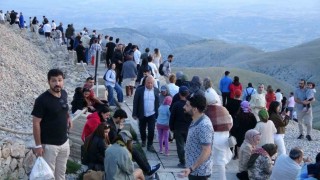 Nemrut Dağı Kurban Bayramında binlerce turisti ağırladı