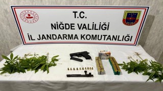 Niğdede jandarmadan uyuşturucu ve ruhsatsız silah operasyonu