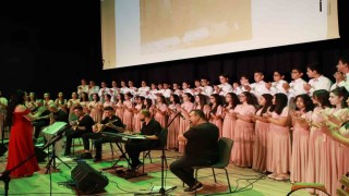 Niğdede şiir ve müzik dolu akşam: Bir Nefes Şiir, Bir Ezgi Müzik programı yoğun ilgi gördü