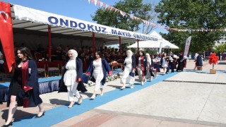 OMÜ Fen Fakültesinde mezuniyet coşkusu