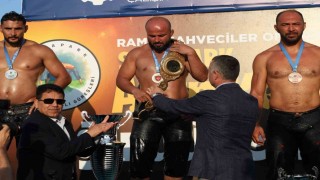 Orhan Okulu, Sekaparkta altın kemerin sahibi oldu