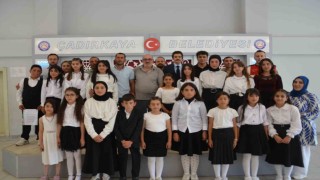 Ortaokul öğrencilerinden şiir programı