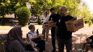 Osmaniye Belediyesi'nden YKS Adaylarına Moral Desteği: Su, Kek ve Meyve Suyu İkramı