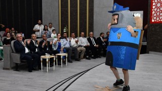 Osmaniye’de Kavanoz Kapakları ve Çöp Poşetleri Modaya Dönüştü