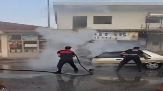 Osmaniyede seyir halindeki otomobil yandı