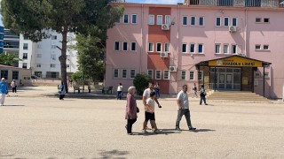 Osmaniye'de YKS Maratonu Başladı: Öğrenciler Ter Döktü, Aileler Heyecanla Bekledi
