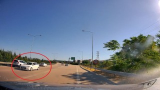 Otobanda ters şeritte ilerlemeye başladı: Tehlikeli anlar kamerada