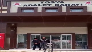 Otobüsün bagaj kısmında 10 düzensiz göçmen yakalandı